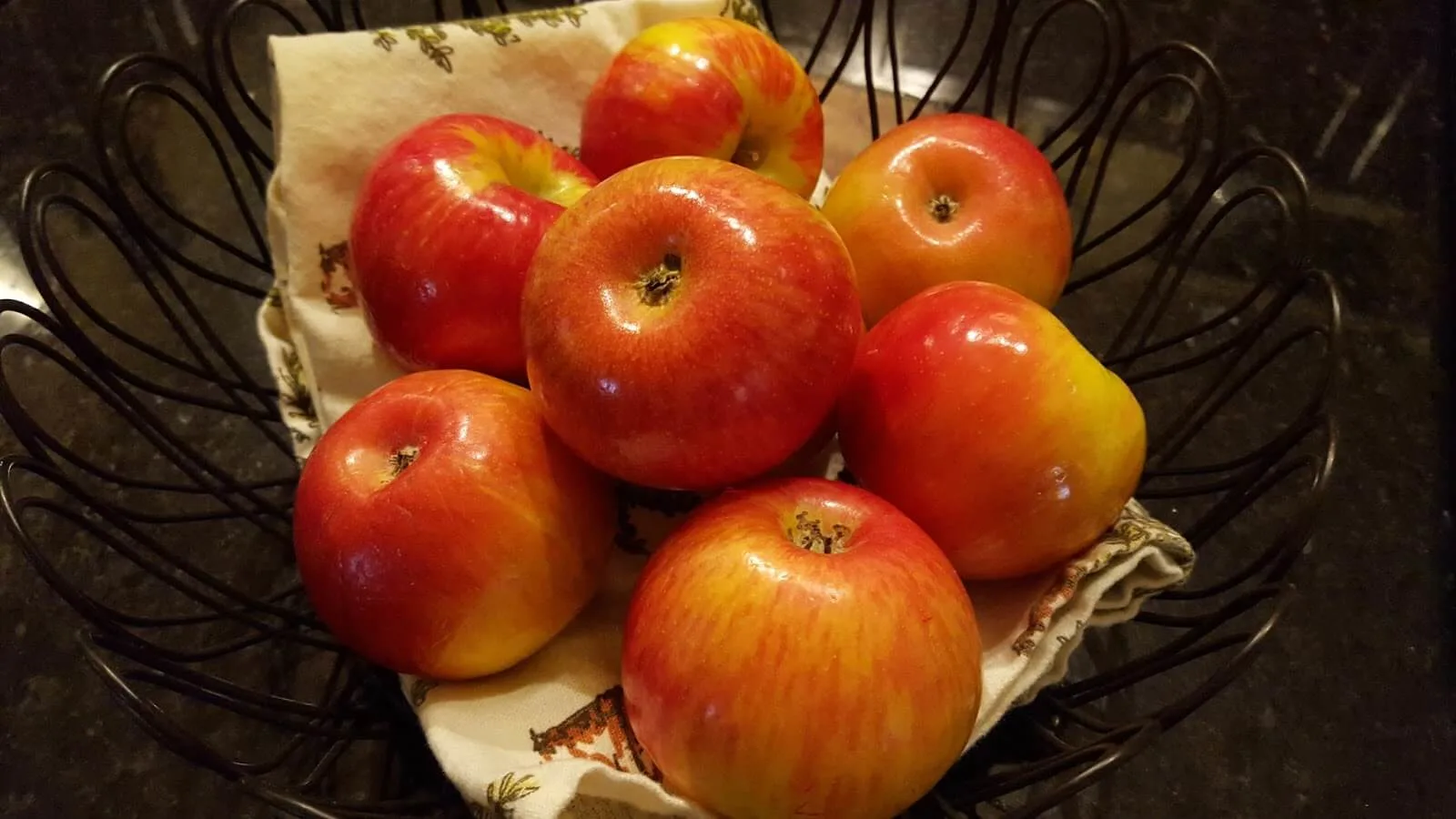 Fresh Honeycrisp Apples