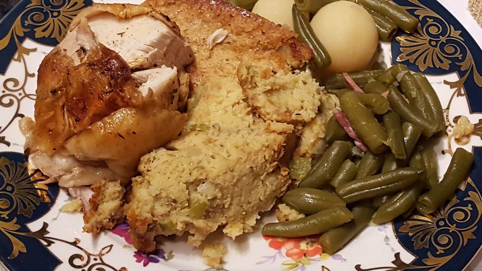 roasted chicken with cornbread dressing and green beans 