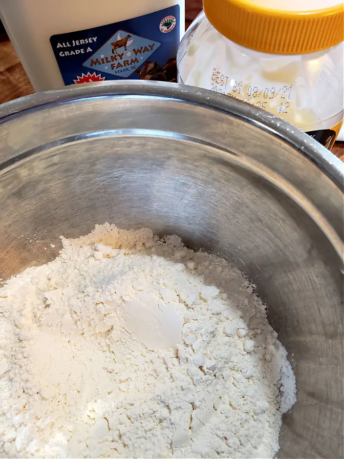 3 Ingredients to make mayonnaise biscuits with self rising flour