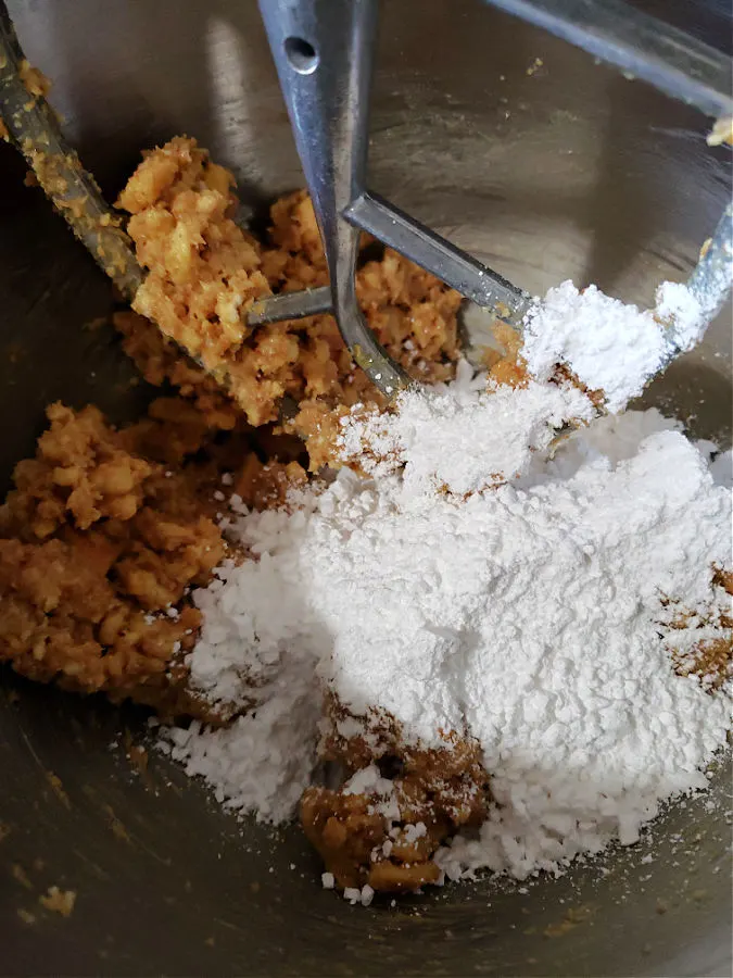 mixing cookie dough with powdered sugar