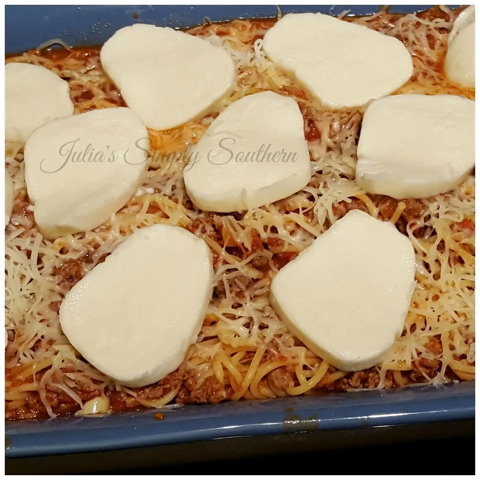 mozzarella slices ton top of baked spaghetti casserole