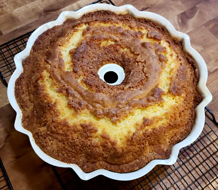 6 Best Pound Cake Pans For A Perfectly Moist Treat - Something Swanky