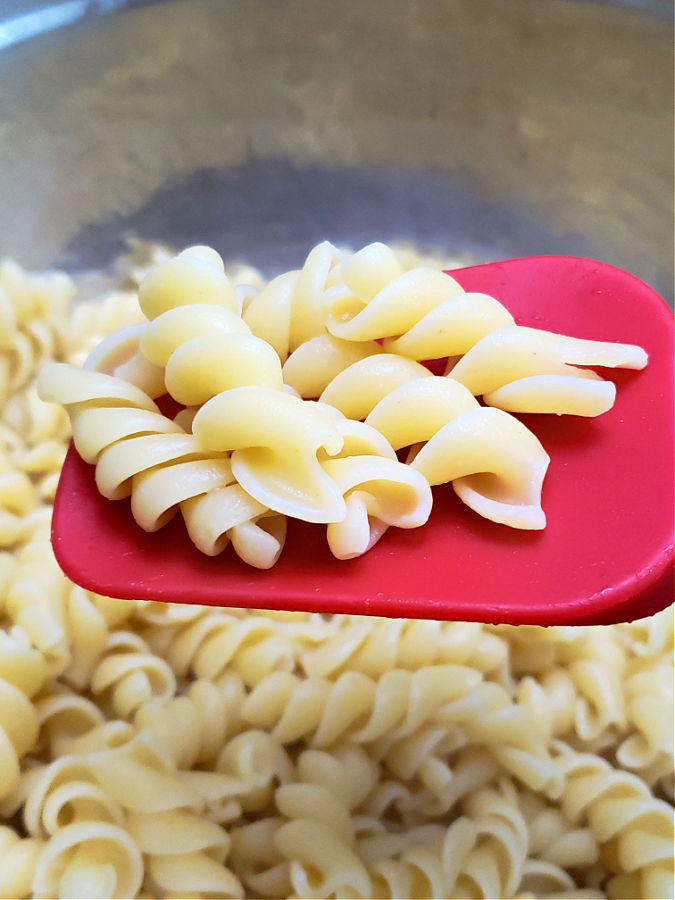 Cooking fusilli pasta al dente