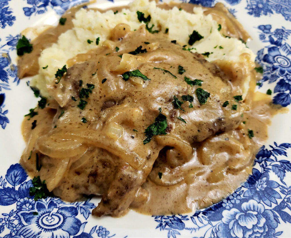 Tender old fashioned beef liver and onions with gravy