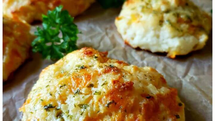 Red Lobster Homemade Cheesy Garlic Biscuits - Handle the Heat