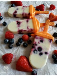 Yummy homemade popsicles recipe with berries and yogurt - low in sugar