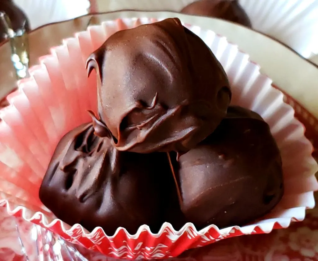 https://juliassimplysouthern.com/wp-content/uploads/Chocolate-Peanut-Butter-Balls-Christmas-Candy-Recipe-Easy-Julias-Simply-Southern-1024x843.jpg.webp