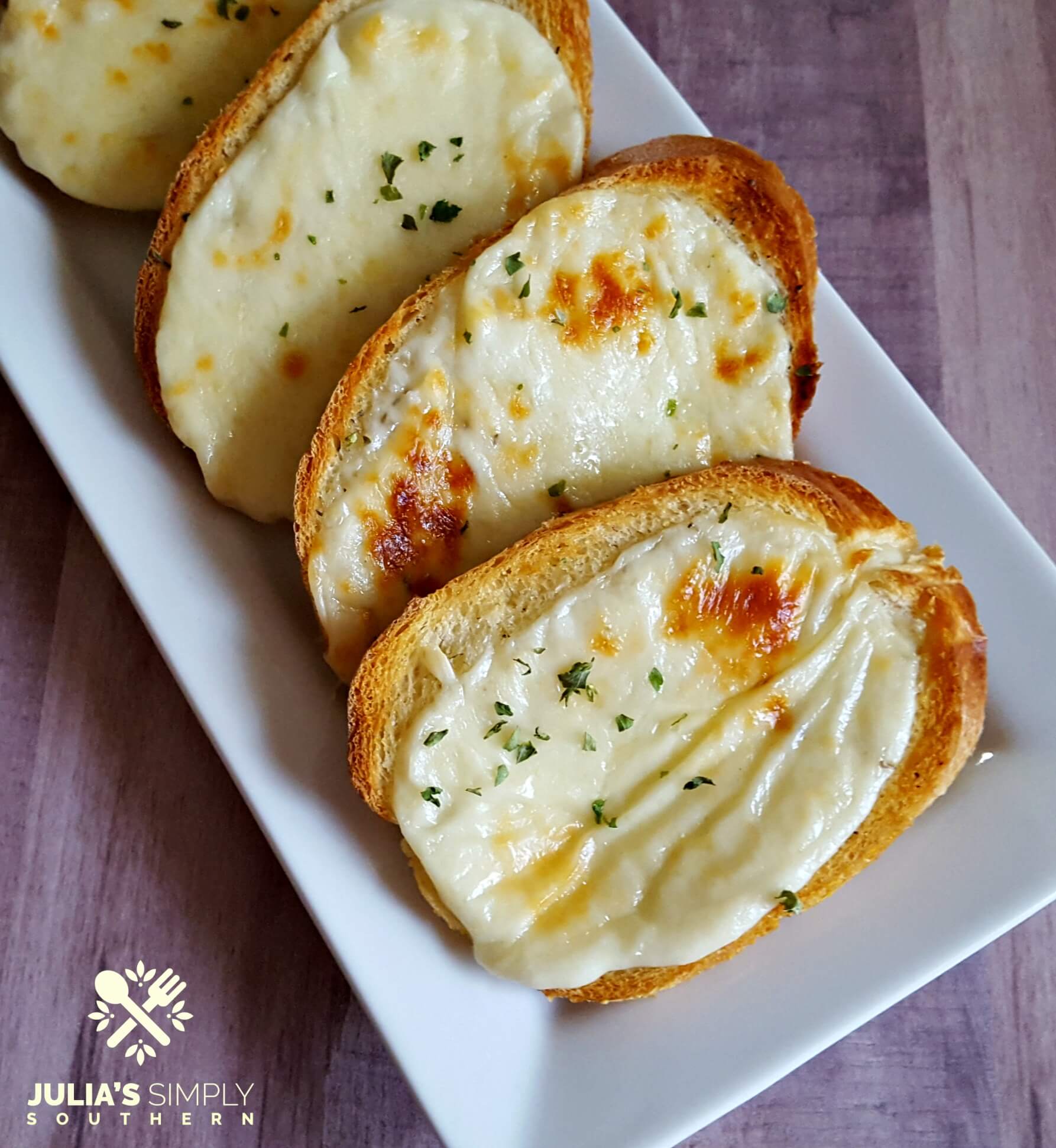Platter with cheesy garlic bread - homemade and delicious