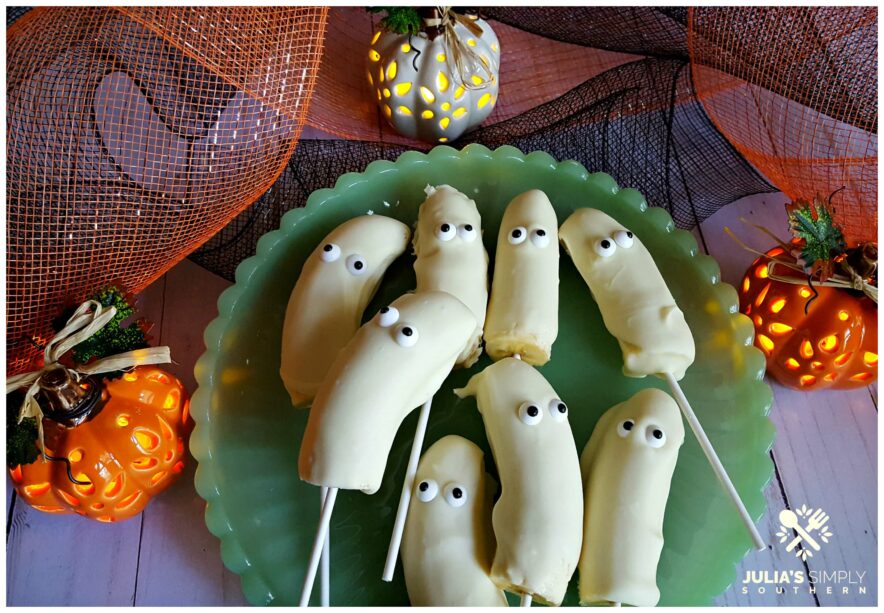 Halloween Treats that are easy to prepare - White chocolate banana ghost Popsicle - Julias Simply Southern
