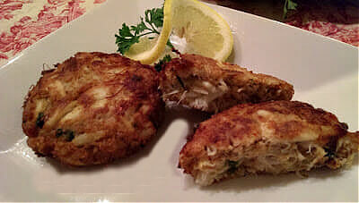 crabs cakes served with a lemon slice