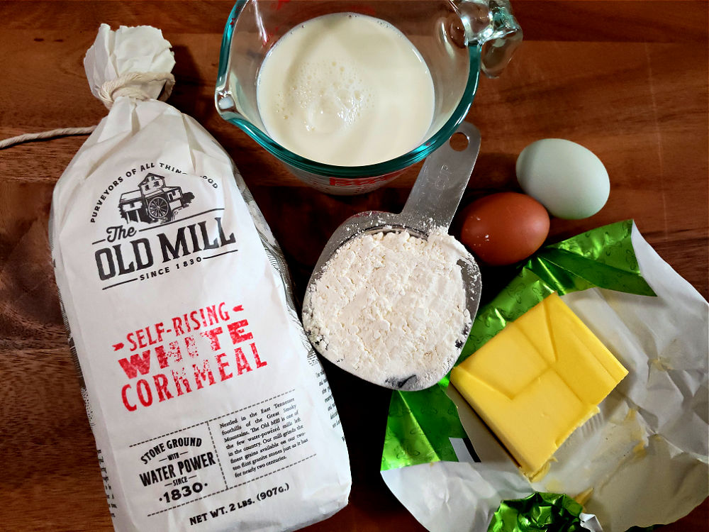 simple ingredients for making cornbread