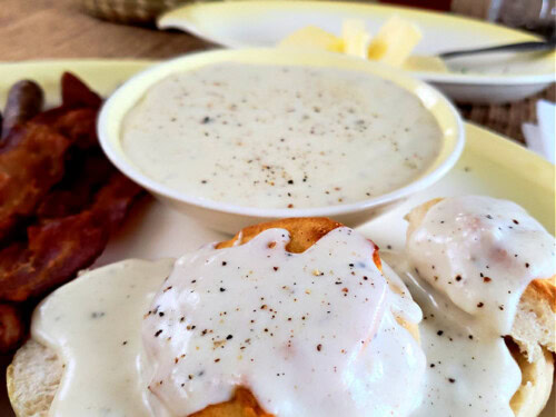 Homemade Country White Gravy Recipe