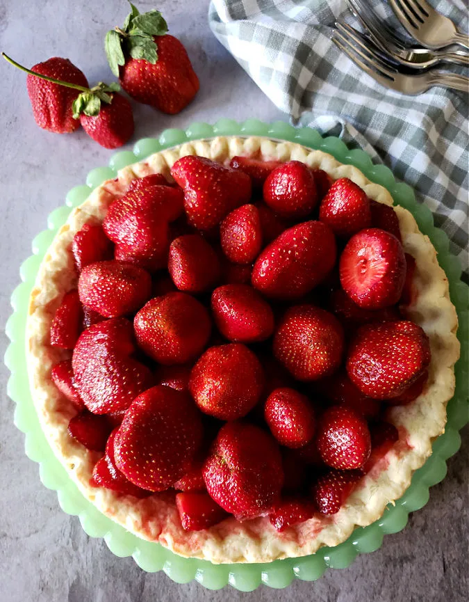 Strawberry Jello Pie on a green jadeite pie plate