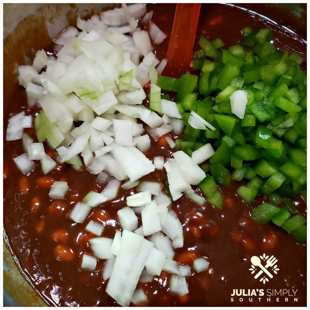 What ingredients are needed to make homemade baked beans that are healthier than store bought. Pork and beans, green pepper, onion and a sweet and tangy sauce and bacon are the key ingredients for baked beans.