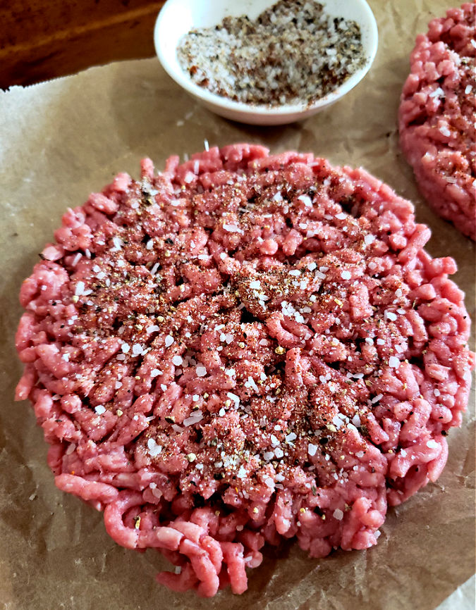 Seasoning ground beef patties for hamburger steaks