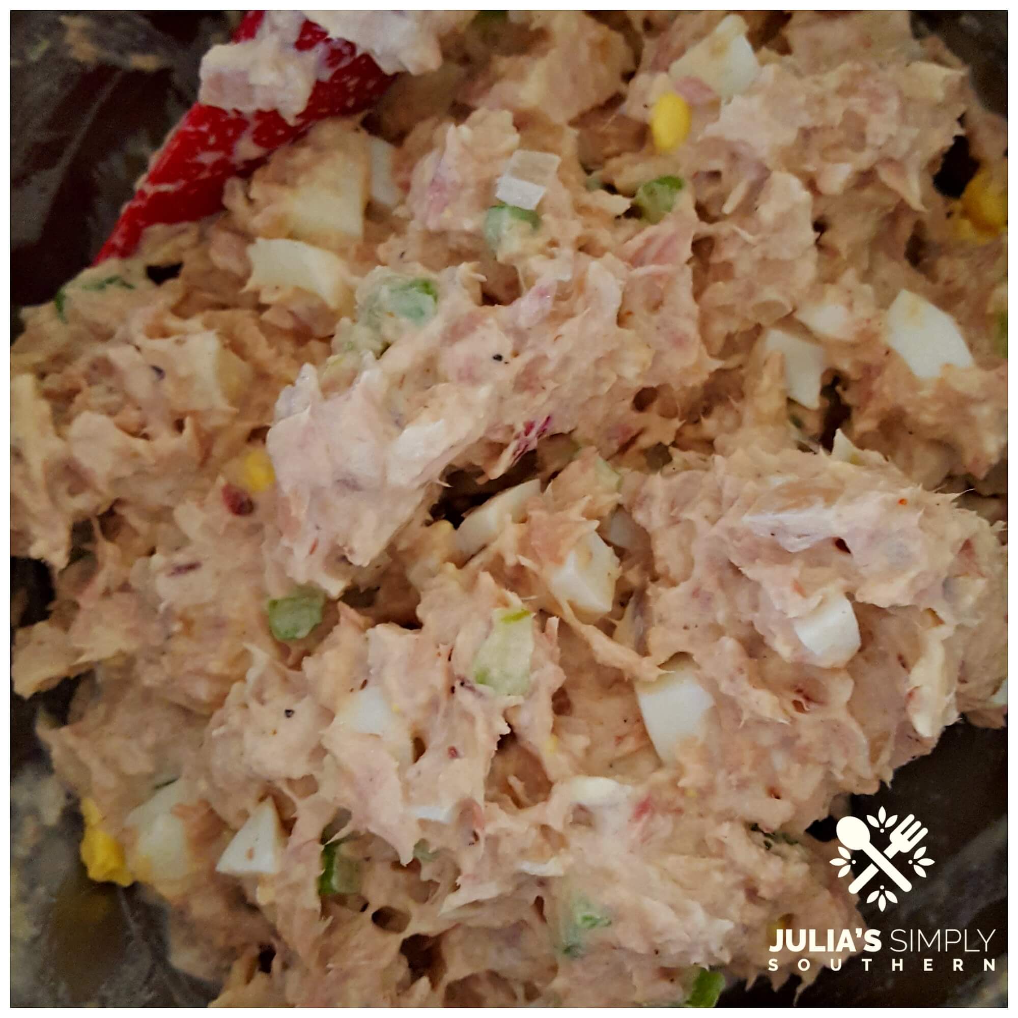 Mixing tuna salad for the best taste 
