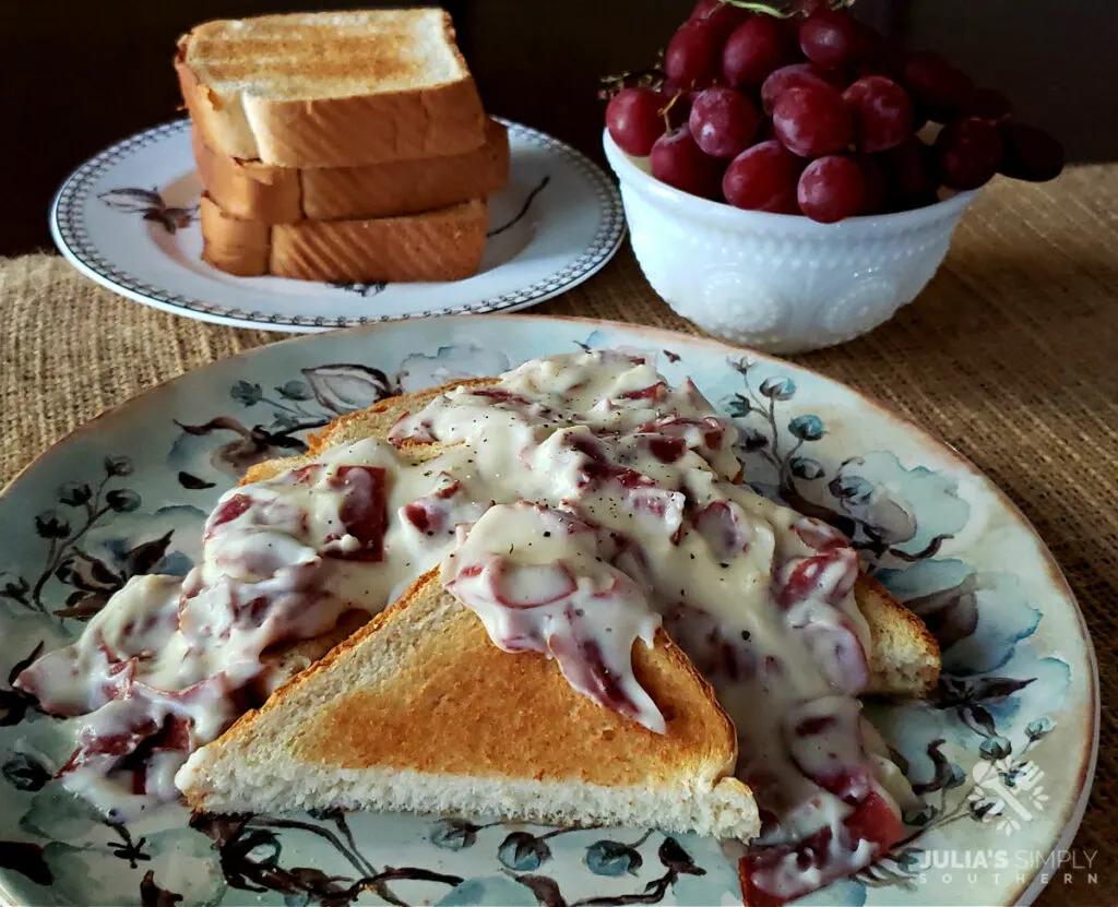 Simple creamed chipped beef over toasted bread