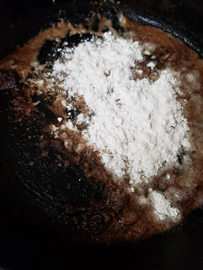 Adding seasoned flour in pan drippings to make gravy for crock pot cube steaks