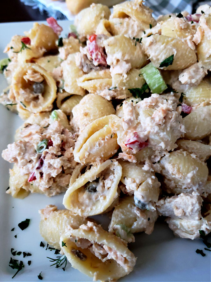 Pasta salad with salmon and dill