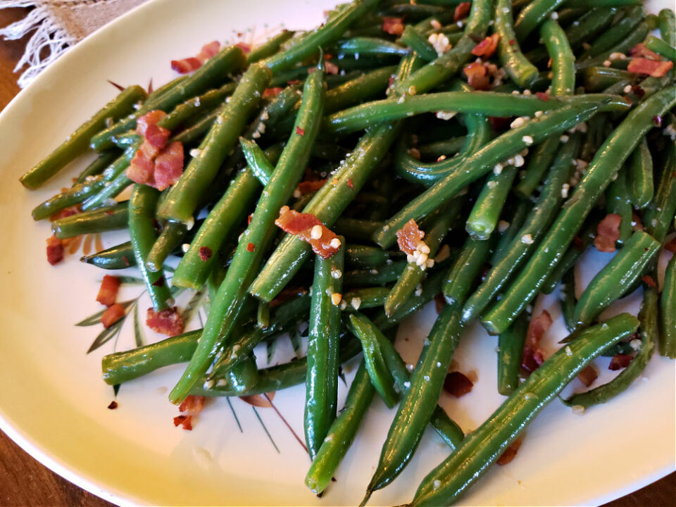 Sautéed Fresh Green Beans Recipe with Garlic and Bacon - Julias Simply ...