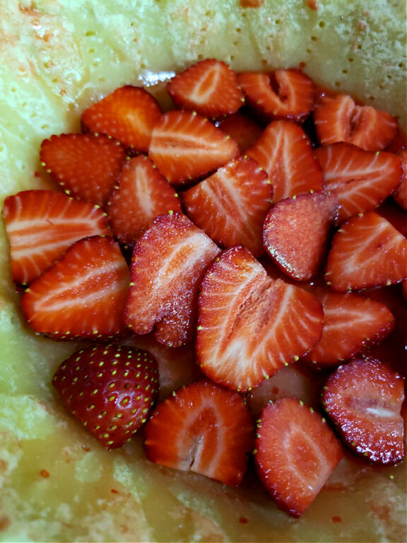 Old Fashioned Strawberry Pie Recipe - Julias Simply Southern