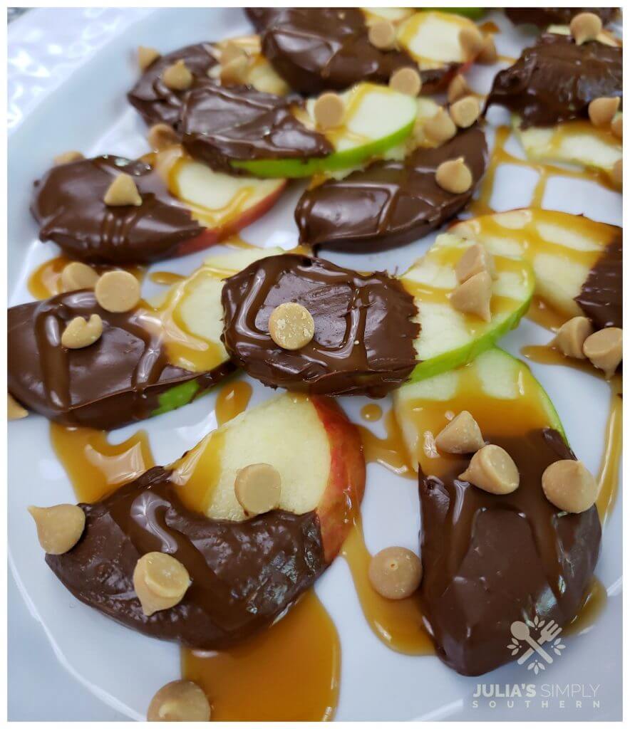 Best apple nachos recipe, perfect for fall parties and Halloween apple treats