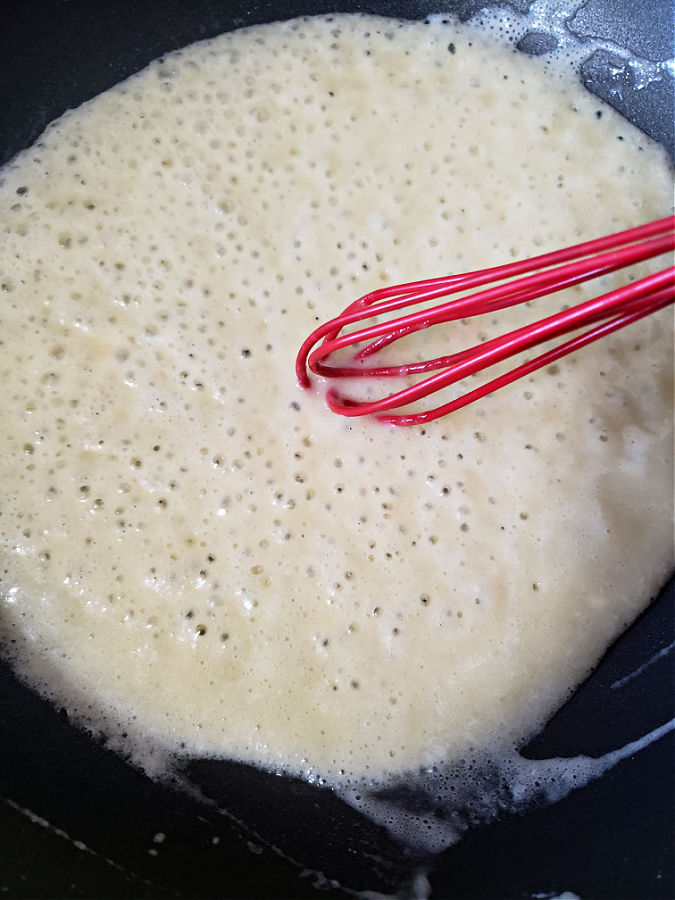 simmering roux to remove raw flour taste for gravy